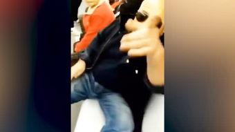 帅哥脱鞋脱白袜视频