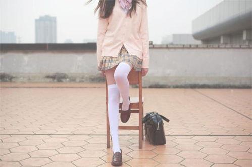 小学生白裤袜视频,可爱瞬间引网友热议